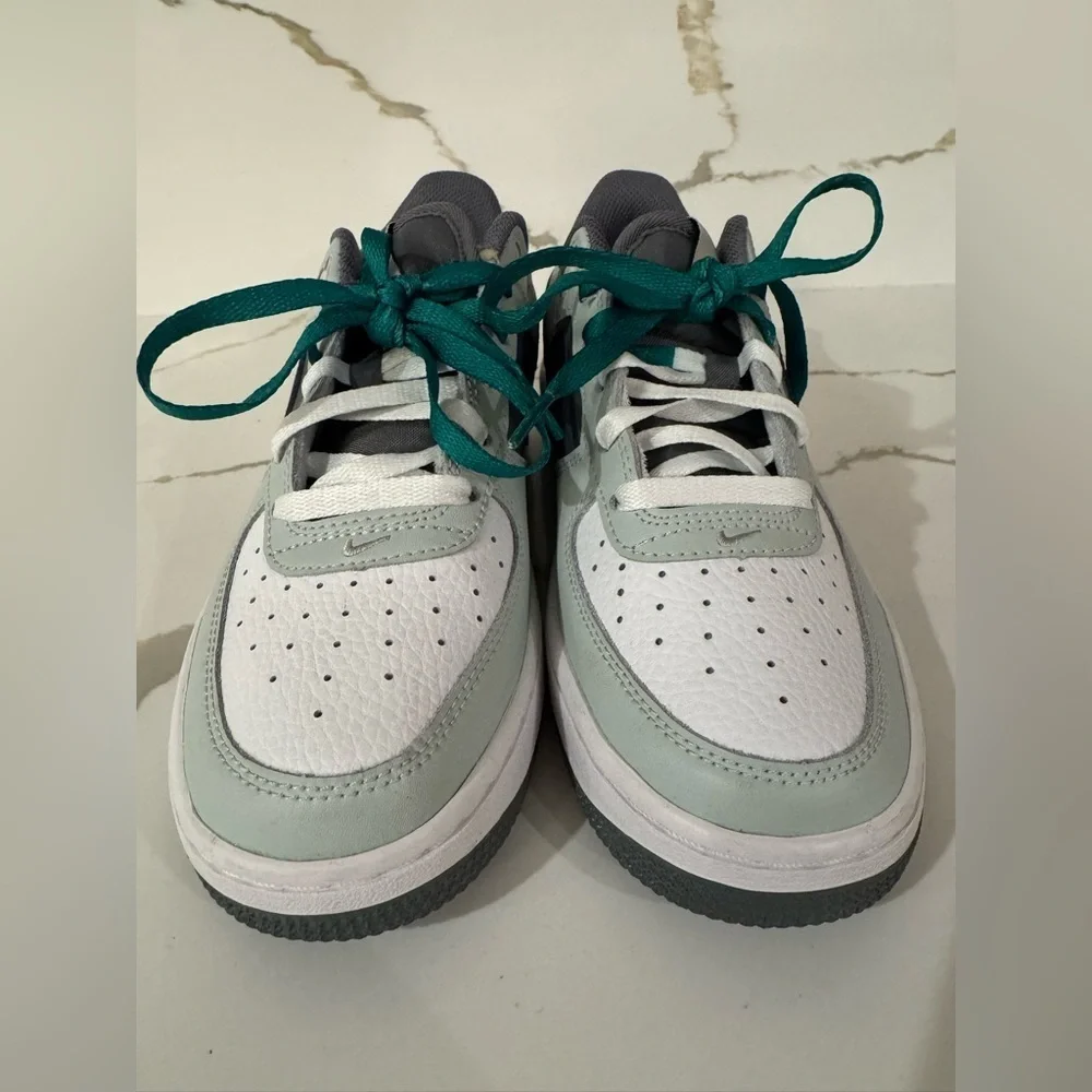 Big Kid's Nike Air Force 1 LV8 1 Light Silver/Deep Royal Blue - Sz 5.5y